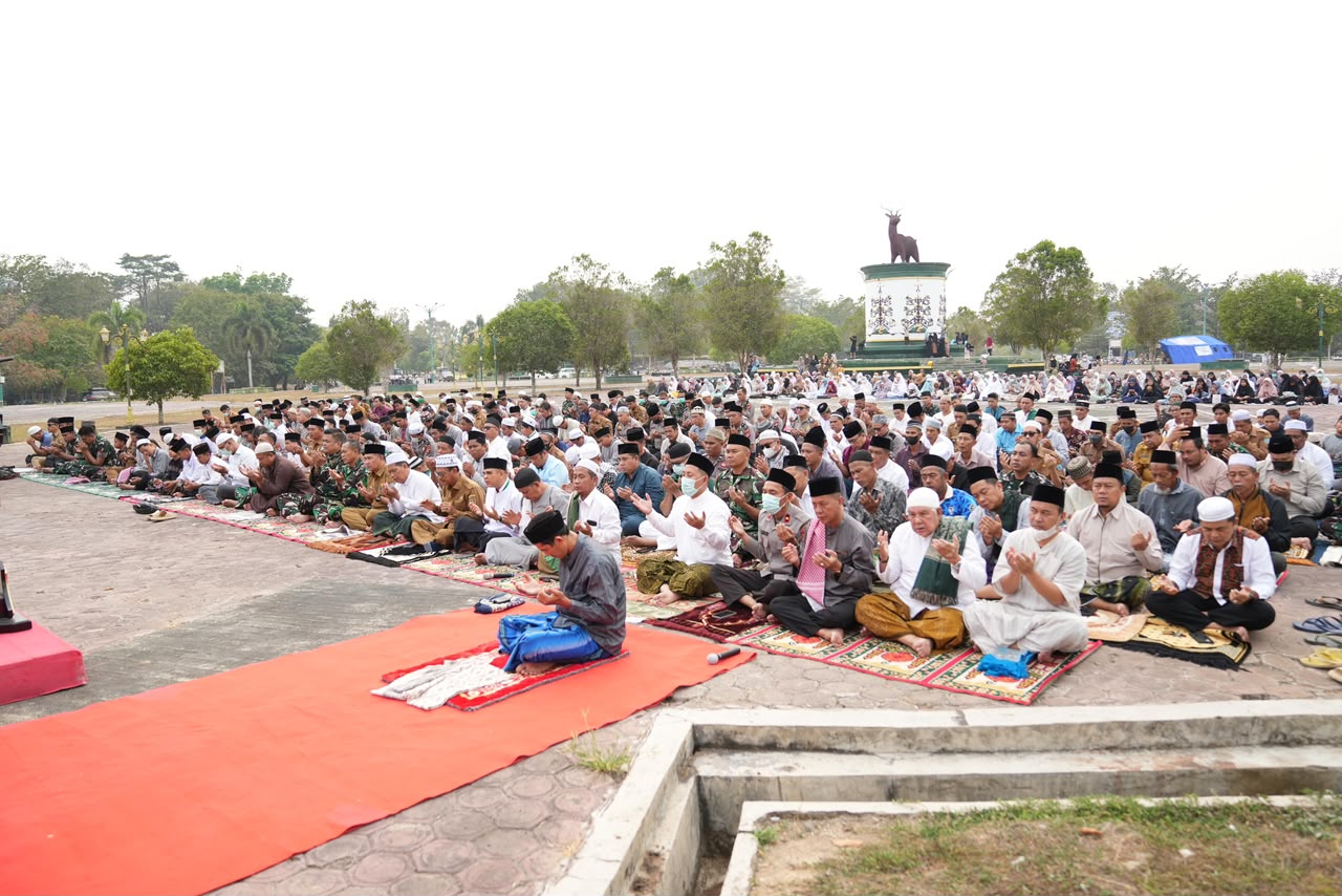 Sholat Istisqa Digelar di Bundaran Rusa Nanga Bulik, Ikhtiar Memohon Turunnya Hujan