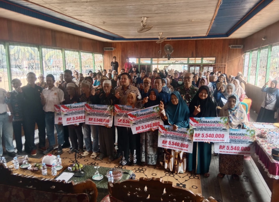 Bupati Lamandau Ingatkan Plasma PT MMAL Jangan Dijual, Warga Batu Kotam Terima Kompensasi  Tahap Kedua Rp2,1 Miliar.